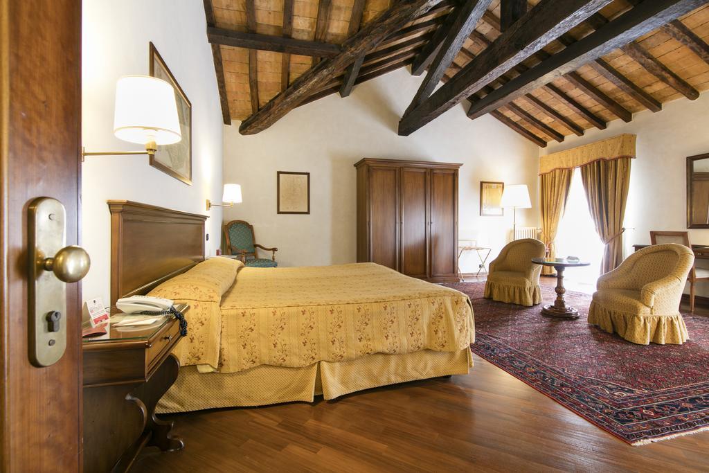 Albergo Delle Notarie Reggio nell'Emilia Buitenkant foto